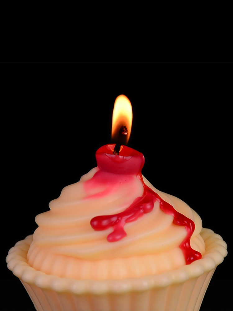 Cupcake-WaxPlay-ScentedCandle_burn