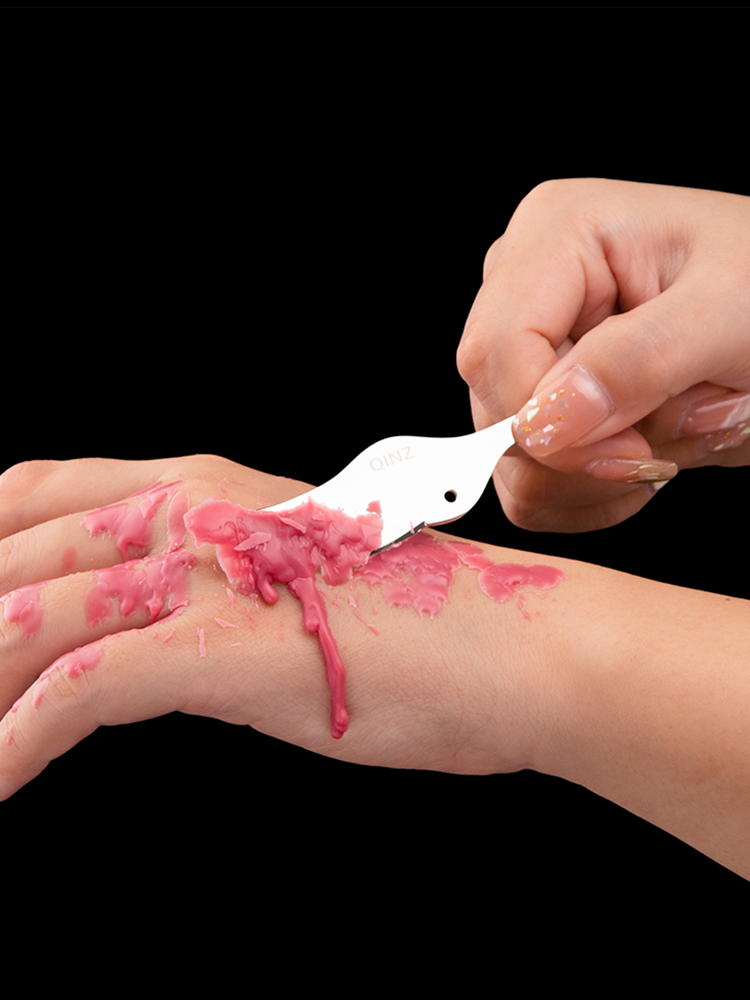 WomenTorso-WaxPlay-ScentedCandle_knife